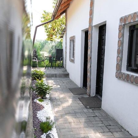 La Fanar Guesthouse คูร์ตา เด อาร์เจช ภายนอก รูปภาพ
