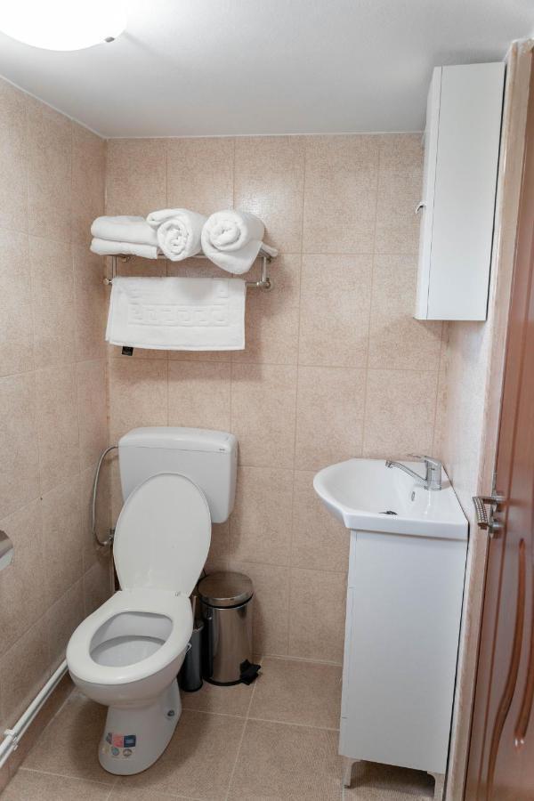La Fanar Guesthouse คูร์ตา เด อาร์เจช ภายนอก รูปภาพ