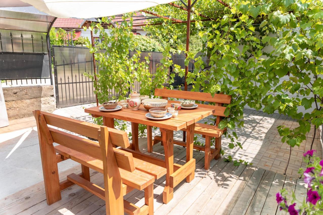 La Fanar Guesthouse คูร์ตา เด อาร์เจช ภายนอก รูปภาพ