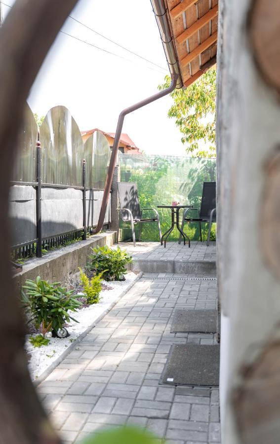 La Fanar Guesthouse คูร์ตา เด อาร์เจช ภายนอก รูปภาพ
